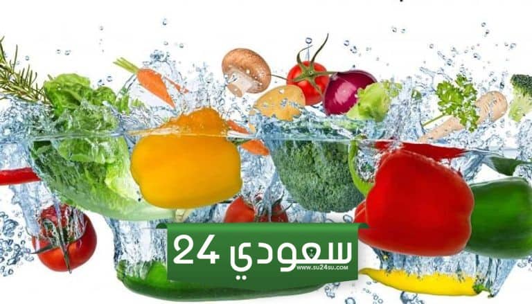 رش الماء على الخضار والفواكه
