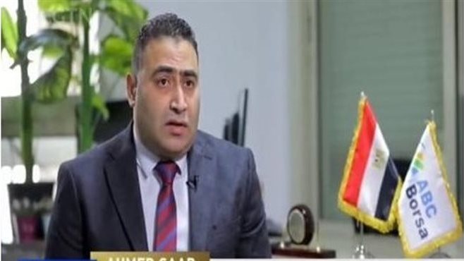 قرار يربك الدولار خلال ساعات، خبير يكشف سيناريوهات الفيدرالي الأمريكي حول الفائدة