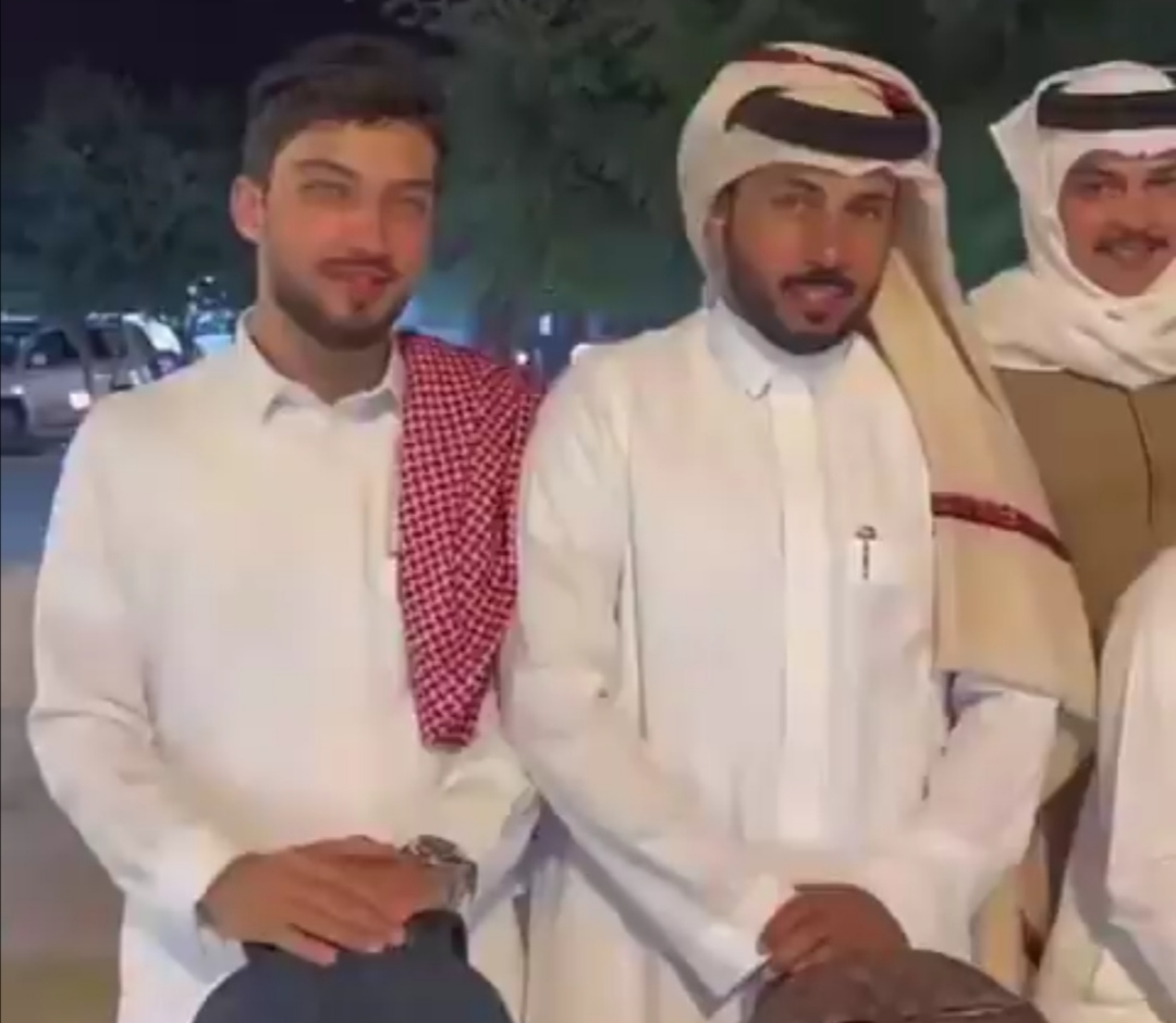 شاهد فيديو طريف لقروب غازي الذيابي وهم يبكون بعد هزيمة الأخضر والرحيل من قطر