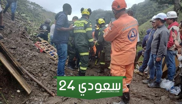 انهيار مرعب لأحد الطرق في كولومبيا يتسبب بدفن عشرات السيارات (فيديو)