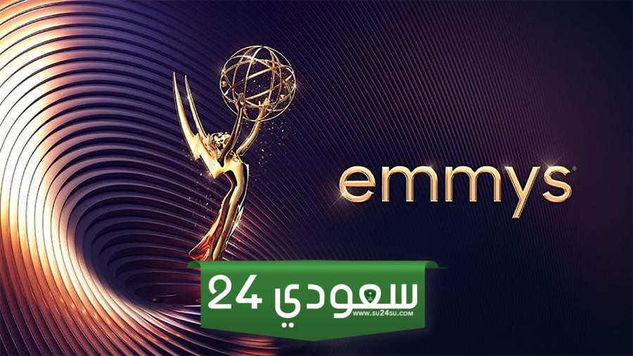 اللون الأسود يسيطر على السجادة الرمادية لحفل الإيمي (صور)