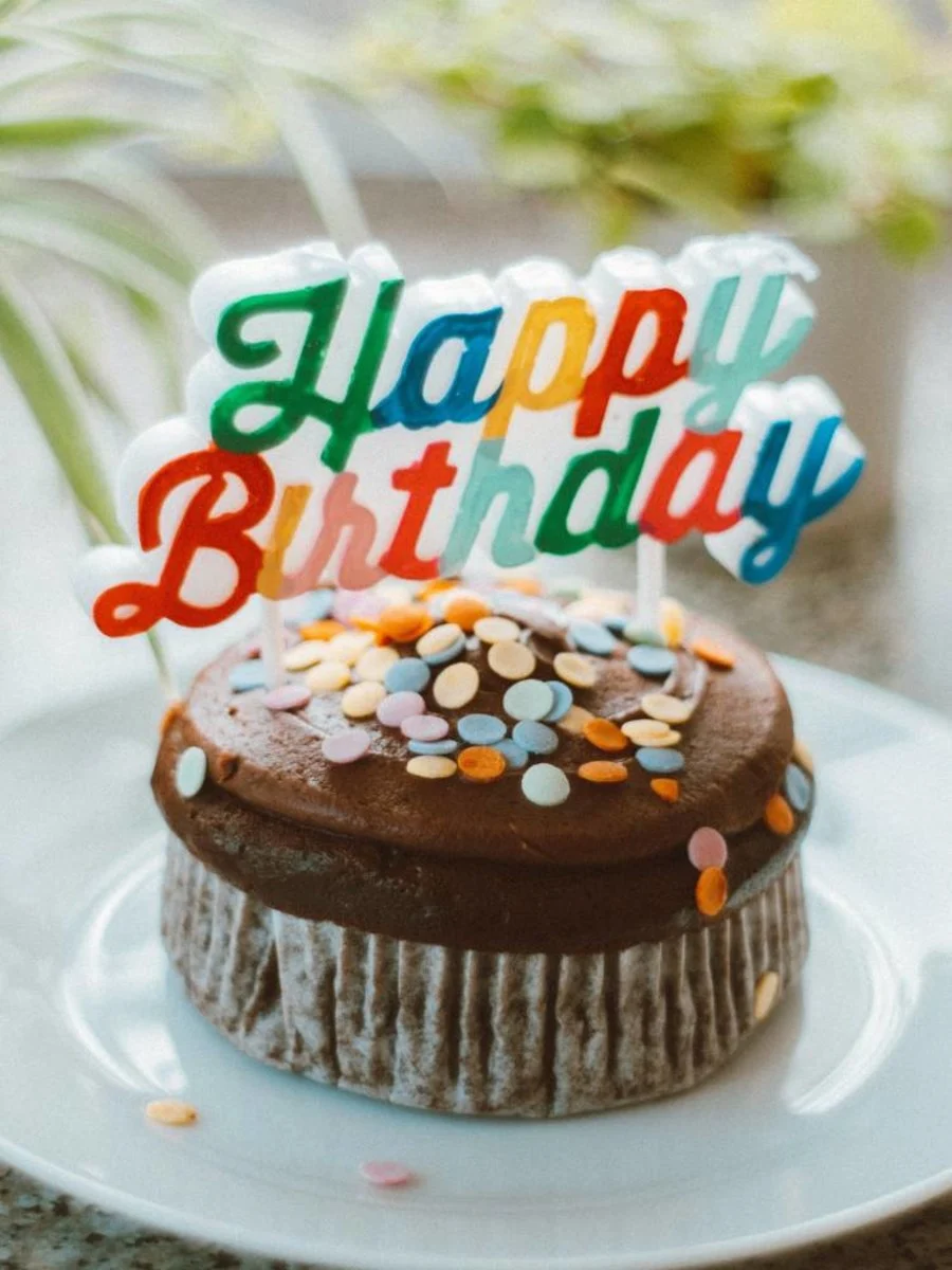 اليوم عيد ميلاد صاحبي