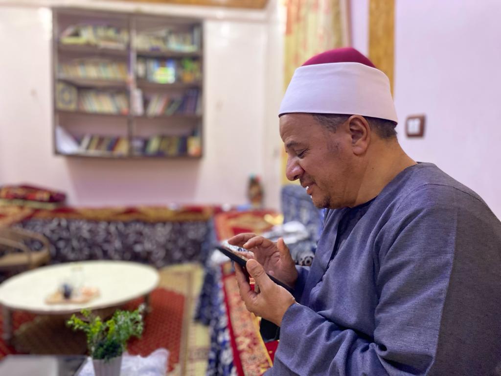 رحلة ماهر جاد من سائق لدكتوراه مع مرتبة الشرف الأولى في العلوم الشرعية (فيديو وصور)