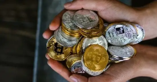 بيتكوين يتجاوز حاجز 50 ألف دولار