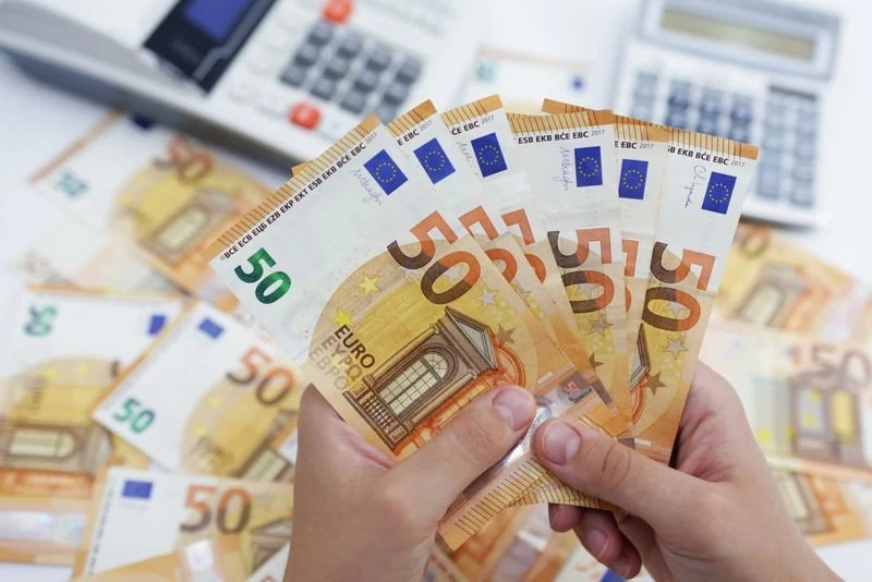 سعر اليورو أمام الجنيه المصري الخميس