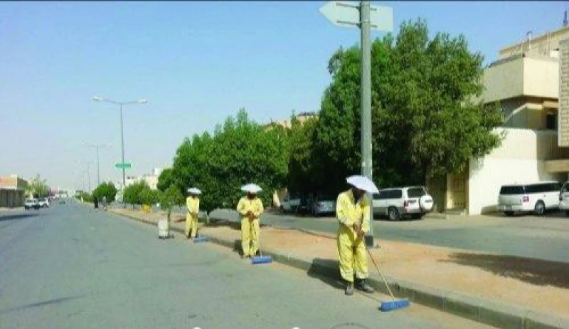 تصرف صادم من عمال النظافة في السعودية