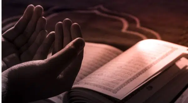 هل يجوز قراءة سورة الكهف بنيتين وحكم قراءتها يوم الجمعة