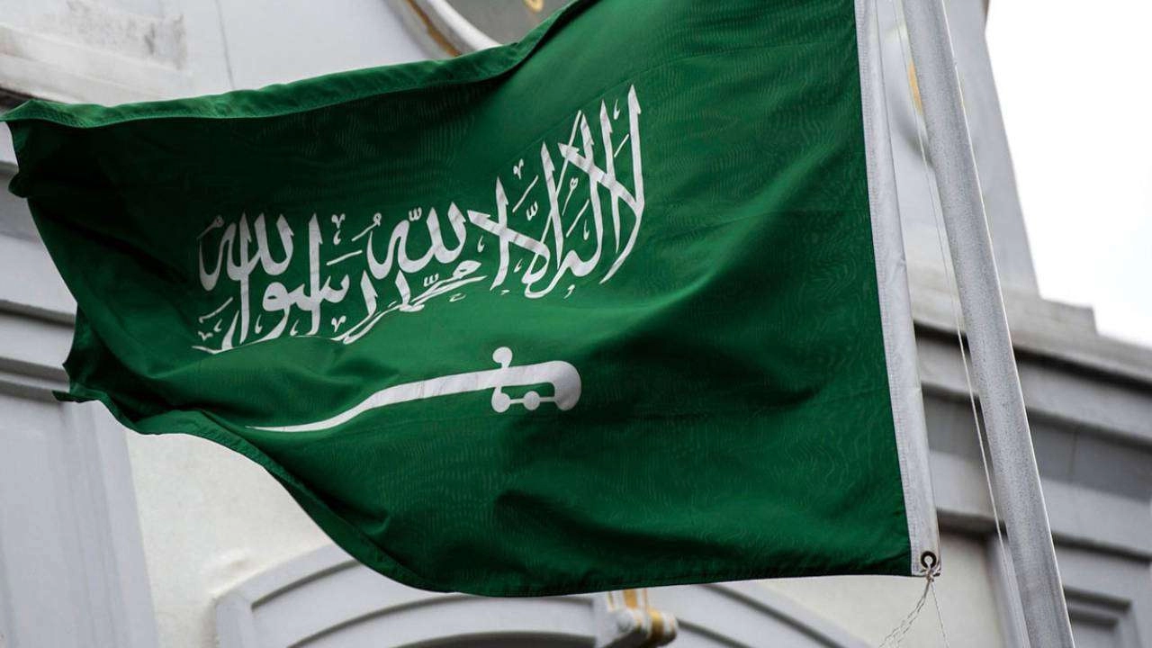 السماح للمقيمين بالسعودية العمل