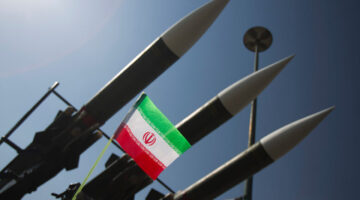 بدء إطلاق صواريخ باليستية من إيران تجاه إسرائيل