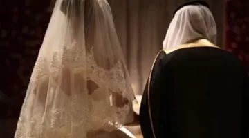 عريس سعودي يكتشف ليلة الدخلة ان التي معه على السرير ليست عروسة