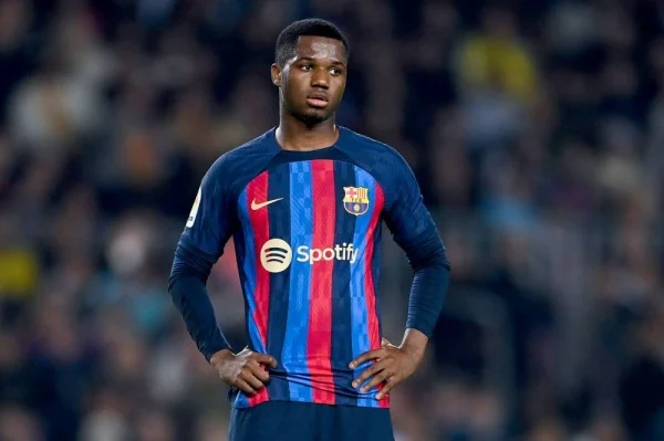“رقم 10”.. برشلونة يُعلن عن رحيل لاعب جديد