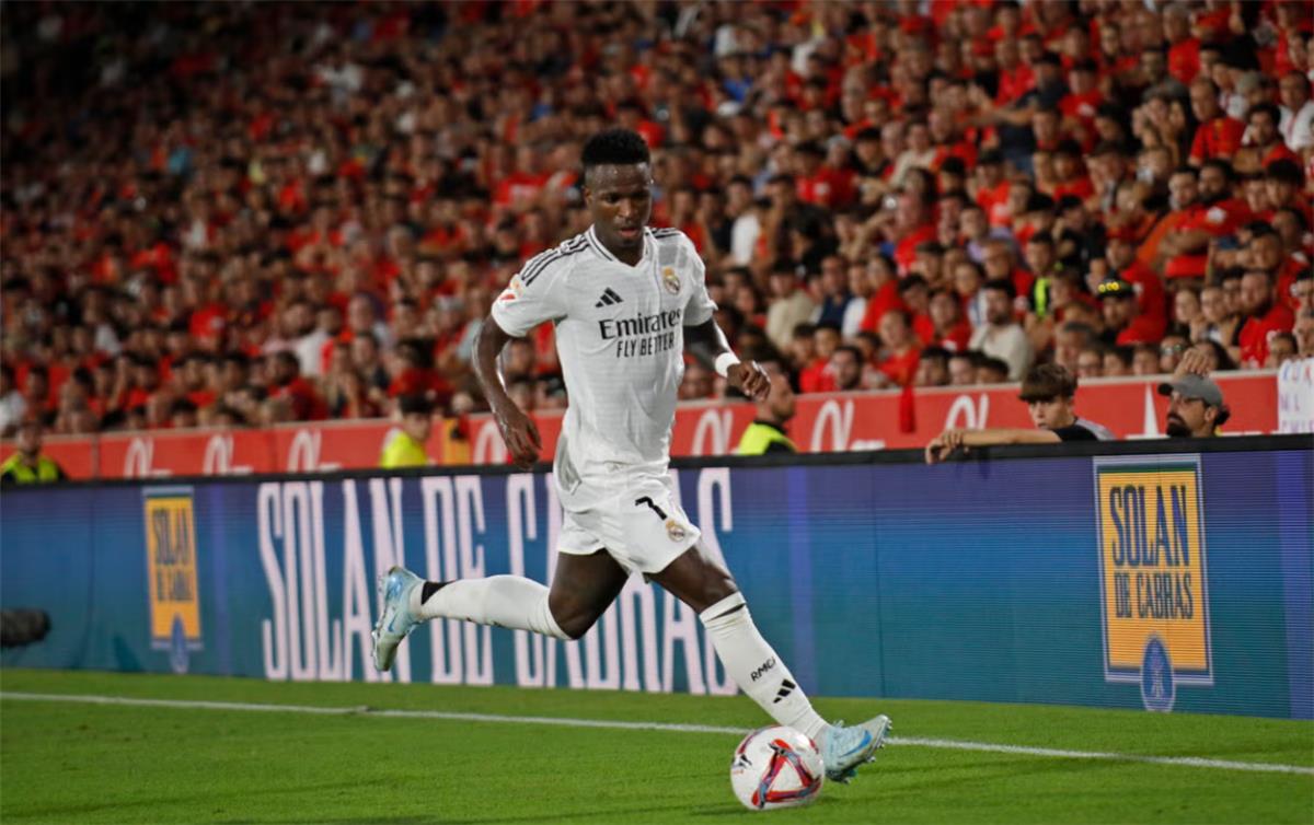 عمدة مدريد يطالب فينيسيوس بالاعتذار: ما قاله غير مقبول