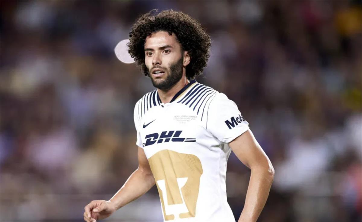 لاعب بوماس يعلن فشل انتقاله إلى ليفربول في اليوم الأخير لانتقالات الصيف